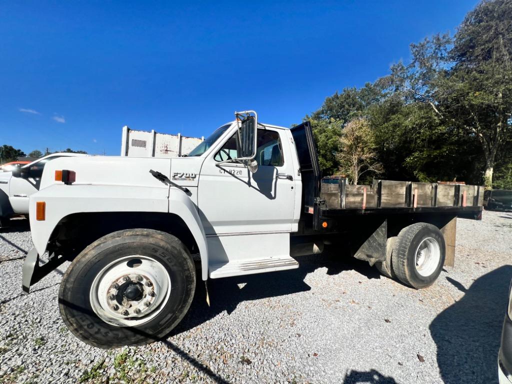 1992 Ford F-700's photo