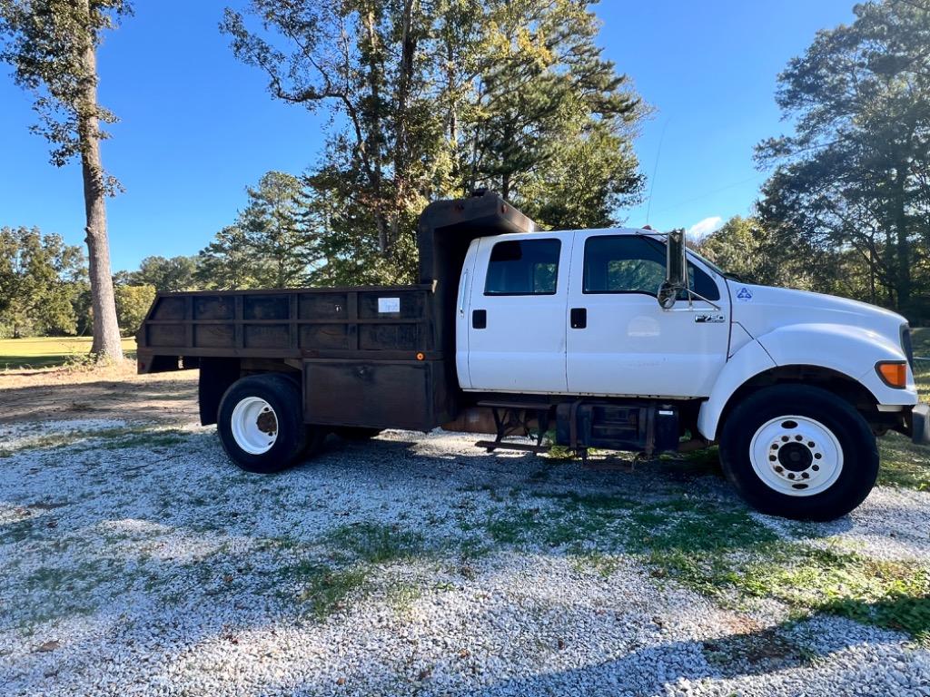 2000 Ford F-750's photo