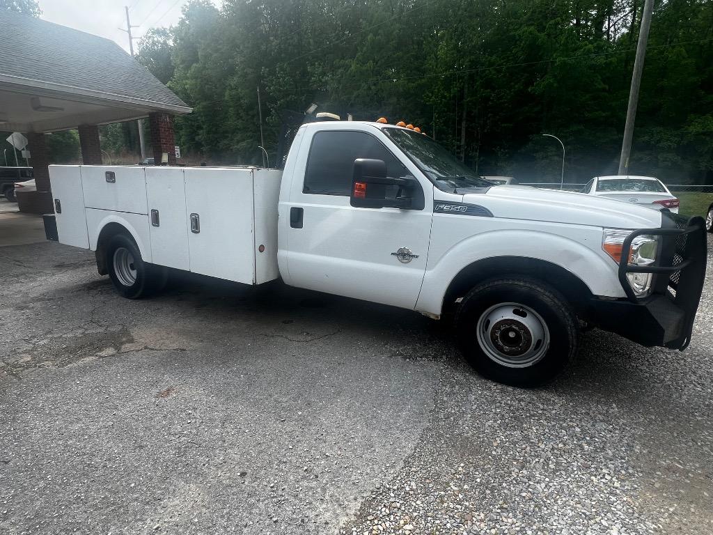 2014 Ford F-350 Super Duty Chassis Cab XL's photo